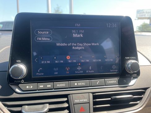 Used 2024 Nissan Altima 2.5 SV image 10