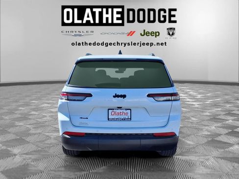 Certified 2023 Jeep Grand Cherokee L Laredo image 30