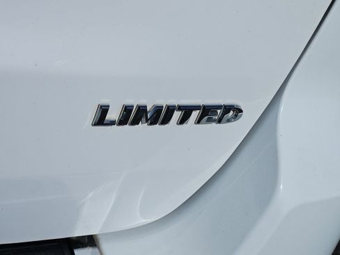 Used 2019 Jeep Grand Cherokee Limited AWD/4WD image 16