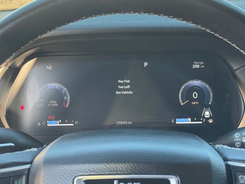 Certified 2022 Jeep Grand Cherokee Altitude image 20