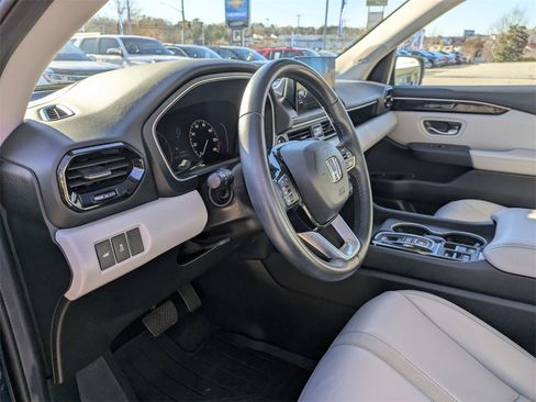 Used 2024 Honda Pilot Touring image 16