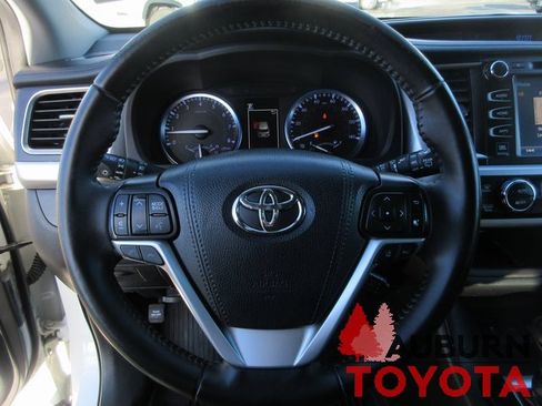 Used 2019 Toyota Highlander Limited image 18