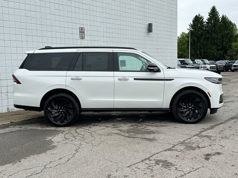 New 2026 Lincoln Navigator Reserve AWD/4WD image 4