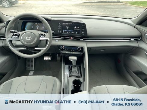 Used 2025 Hyundai Elantra Sport FWD image 3