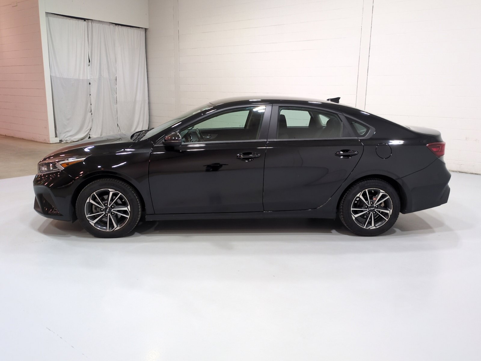 Certified 2023 Kia Forte LXS w/ LXS Technology Package FWD image 6