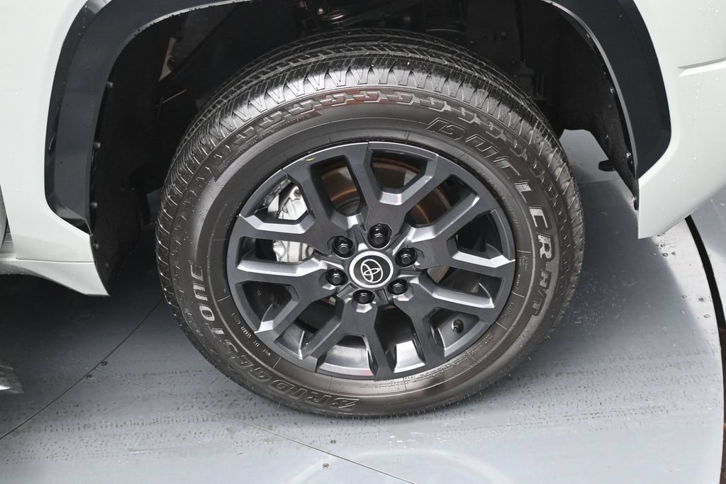 Used 2024 Toyota Tundra Platinum AWD/4WD image 39