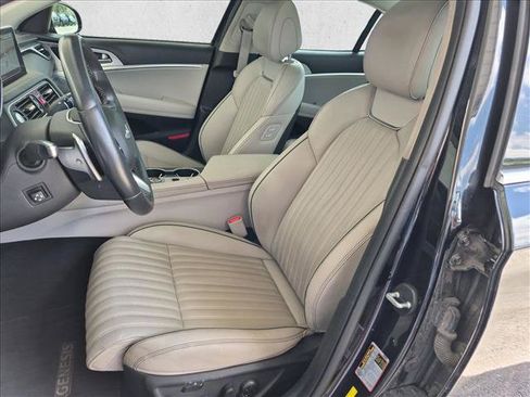 Used 2020 Genesis G70 3.3T RWD image 17