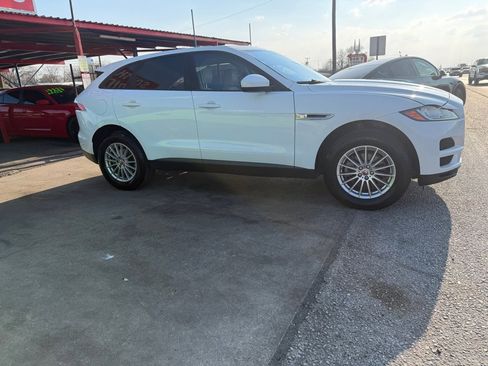 Used 2018 Jaguar F-PACE image 19