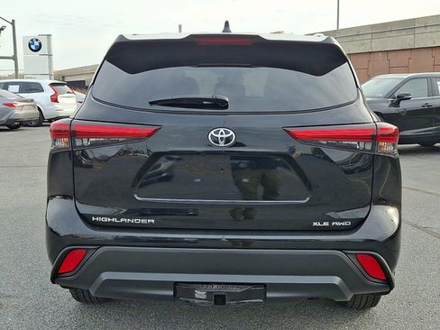 Used 2022 Toyota Highlander XLE image 5