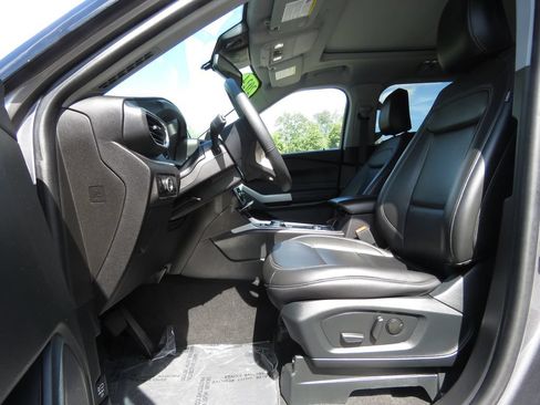 Used 2024 Ford Explorer XLT w/ Equipment Group 202A AWD/4WD image 10