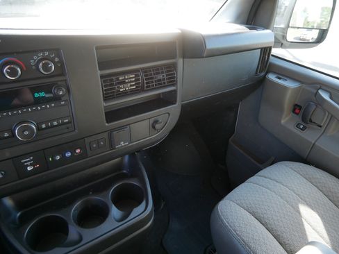 Used 2024 Chevrolet Express 3500 LT w/ LT Preferred Equipment Group RWD image 27