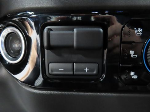 Used 2025 Chevrolet Silverado 1500 ZR2 w/ Technology Package image 53