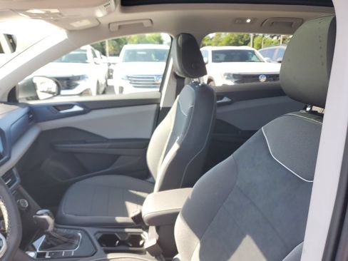 Certified 2023 Volkswagen Taos SE w/ Panoramic Sunroof Package FWD image 22