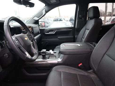 Used 2022 Chevrolet Silverado 1500 LTZ w/ LTZ Premium Package image 16
