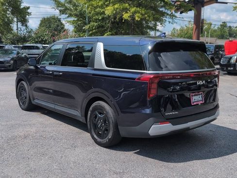 Used 2025 Kia Carnival FWD image 8