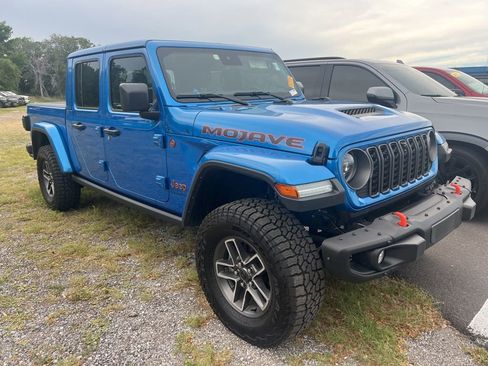 Used 2024 Jeep Gladiator Mojave AWD/4WD image 3