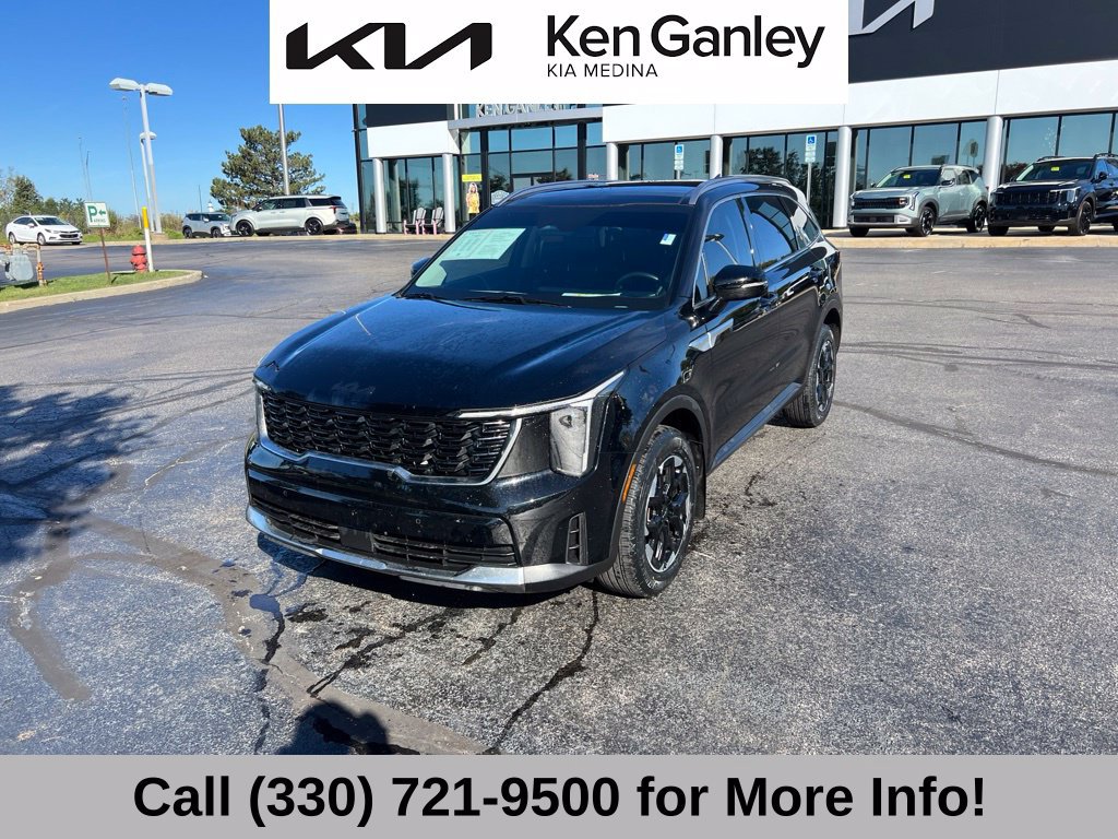 Certified 2024 Kia Sorento S w/ Panoramic Sunroof Package AWD/4WD image 3