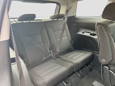 Used 2023 GMC Acadia SLE w/ Driver Convenience Package FWD image 28