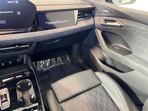 Used 2025 Audi SQ6 e-tron Prestige AWD/4WD image 21