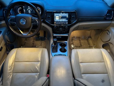 Used 2020 Jeep Grand Cherokee Overland image 3