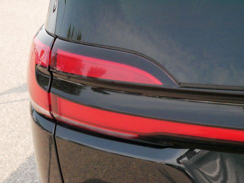 Used 2023 Chrysler Pacifica Touring-L FWD image 17