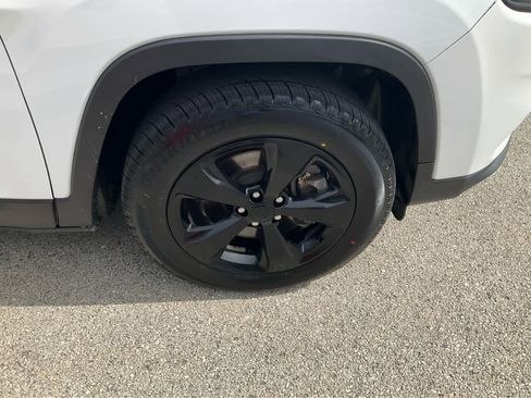 Used 2020 Jeep Cherokee Latitude Plus AWD/4WD image 21