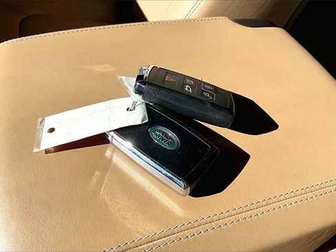 Certified 2025 Land Rover Defender 110 X-Dynamic SE image 10