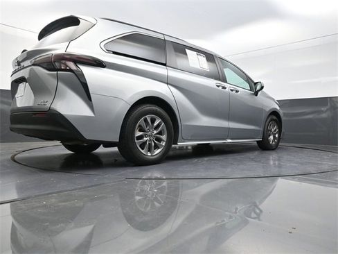 Used 2023 Toyota Sienna XLE image 23