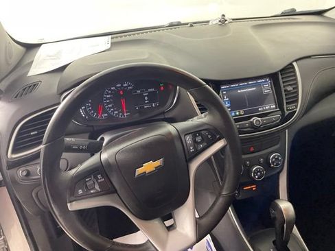 Used 2018 Chevrolet Trax LT w/ LT Convenience Package FWD image 18
