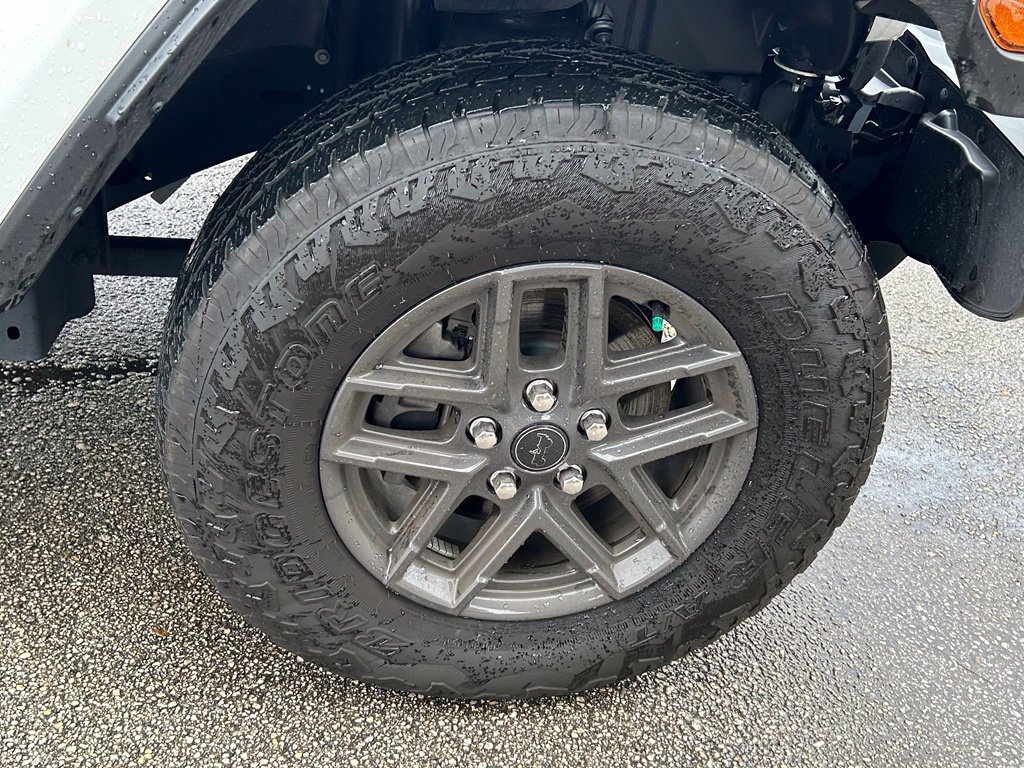 Certified 2025 Jeep Gladiator Sport AWD/4WD image 4
