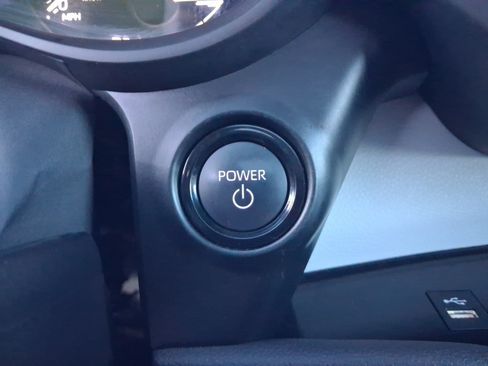 Used 2025 Toyota Sienna XLE FWD image 20