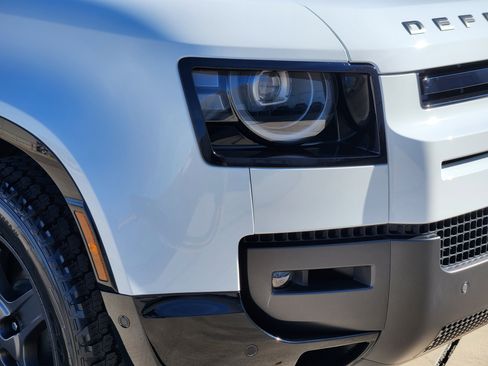 New 2026 Land Rover Defender 110 X-Dynamic SE image 8