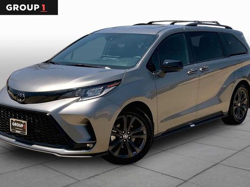 Used 2026 Toyota Sienna XSE FWD image 1