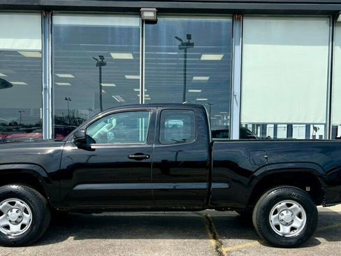 Used 2016 Toyota Tacoma SR image 30