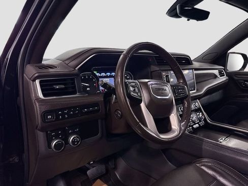 Used 2021 GMC Yukon Denali w/ Denali Premium Package image 10