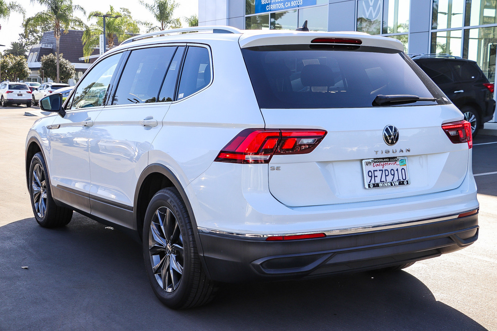 Used 2023 Volkswagen Tiguan SE FWD image 8