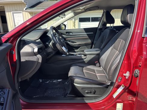 Used 2023 Nissan Altima 2.5 SR FWD image 14
