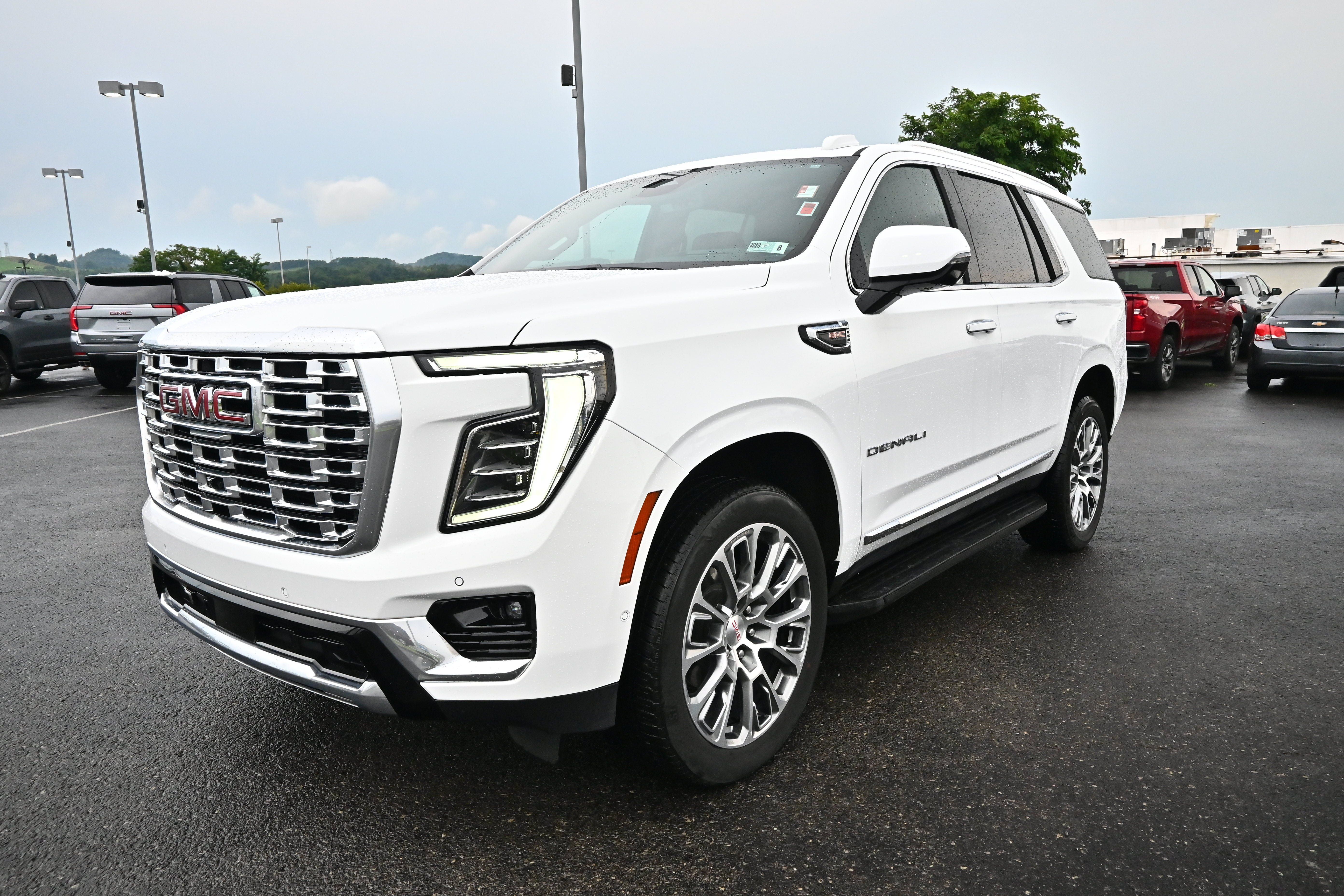 Used 2025 GMC Yukon Denali AWD/4WD image 4
