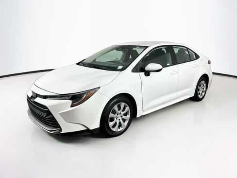 Used 2025 Toyota Corolla LE FWD image 3