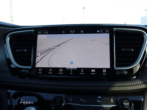 New 2027 Chrysler Pacifica Limited AWD/4WD image 21
