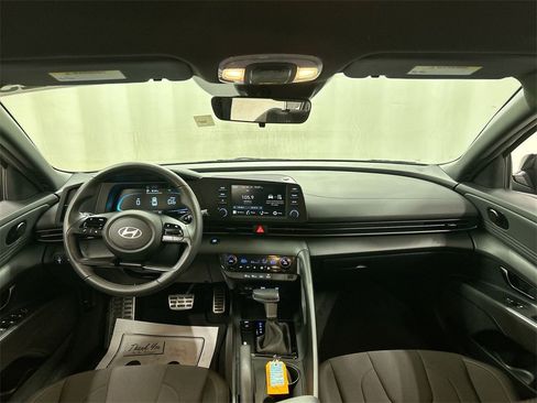 Used 2025 Hyundai Elantra Sport image 18