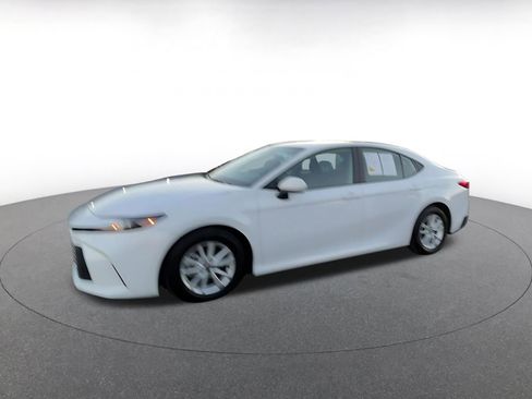 Used 2025 Toyota Camry LE image 8