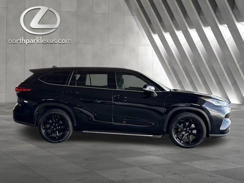 Used 2022 Toyota Highlander L image 4