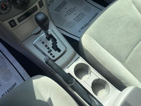 Used 2013 Toyota Corolla LE FWD image 24