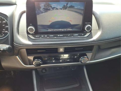 Used 2024 Nissan Rogue S FWD image 14