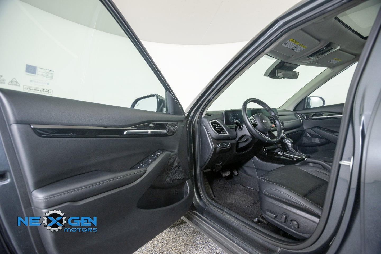 Used 2024 Kia Seltos EX AWD/4WD image 12