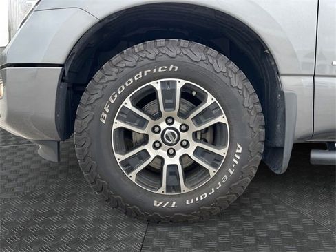 Used 2020 Nissan Titan SL image 14