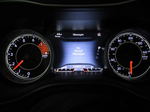 Used 2019 Jeep Cherokee Limited w/ Luxury Group AWD/4WD image 18