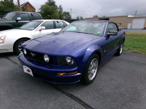Used 2005 Ford Mustang GT RWD image 1