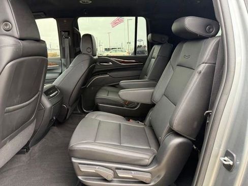 Used 2024 Cadillac Escalade ESV Luxury RWD image 25